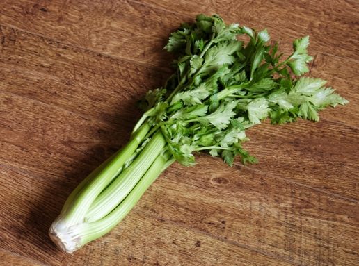 can dogs eat celery Leaves